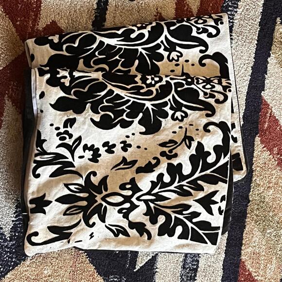 Floral Damask Decorative Lumbar Pillow Covers‎ Set of 2 - Picture 7 of 7